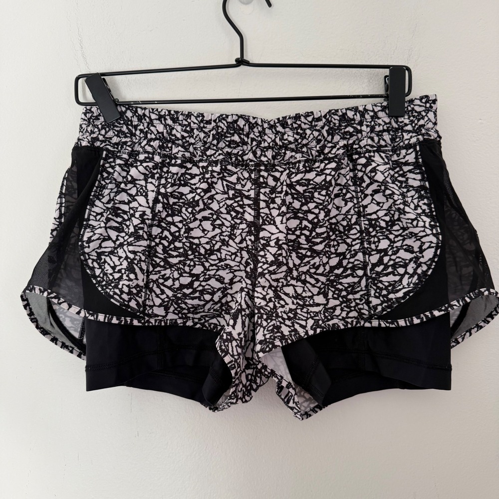 Lululemon Work Out To Water Short
Ice Breaker White Black / Black
Size 6